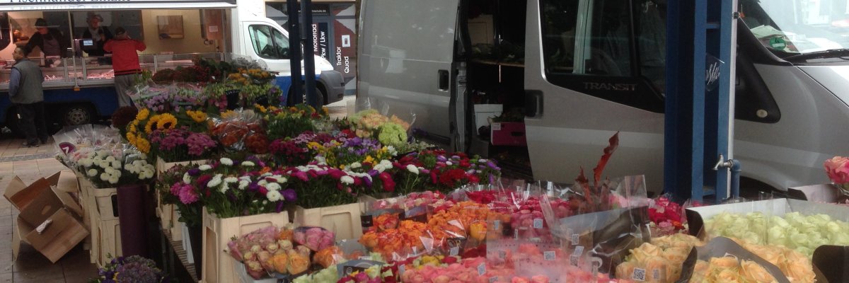 Blumenstand am Wochenmarkt