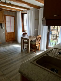 FeWo bei Esther mit kleinem Tisch an Terassentür