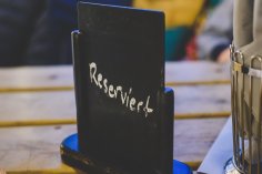 Tischschild "Reserviert" (Symbolbild)
