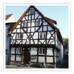 Historische Fachwerkfassade der Gaststätte Zum Otto