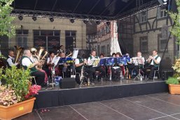 Musikzug Bellersheim auf der Marktplatzbühne